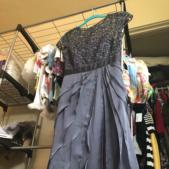 Cap sleeve lace and flutter gown - Picture 5 of 7